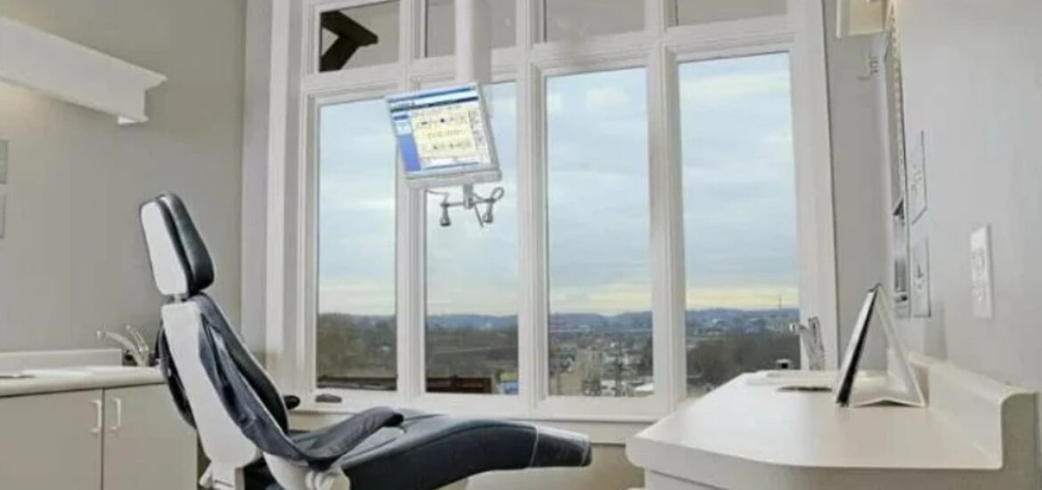 A comfortable exam room in Chattanooga, ready for professional whitening treatments.